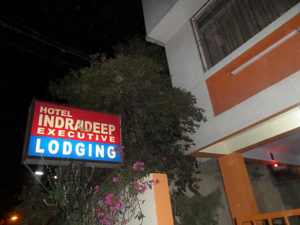 ホテルIndradeep Executive アウランガーバード エクステリア 写真